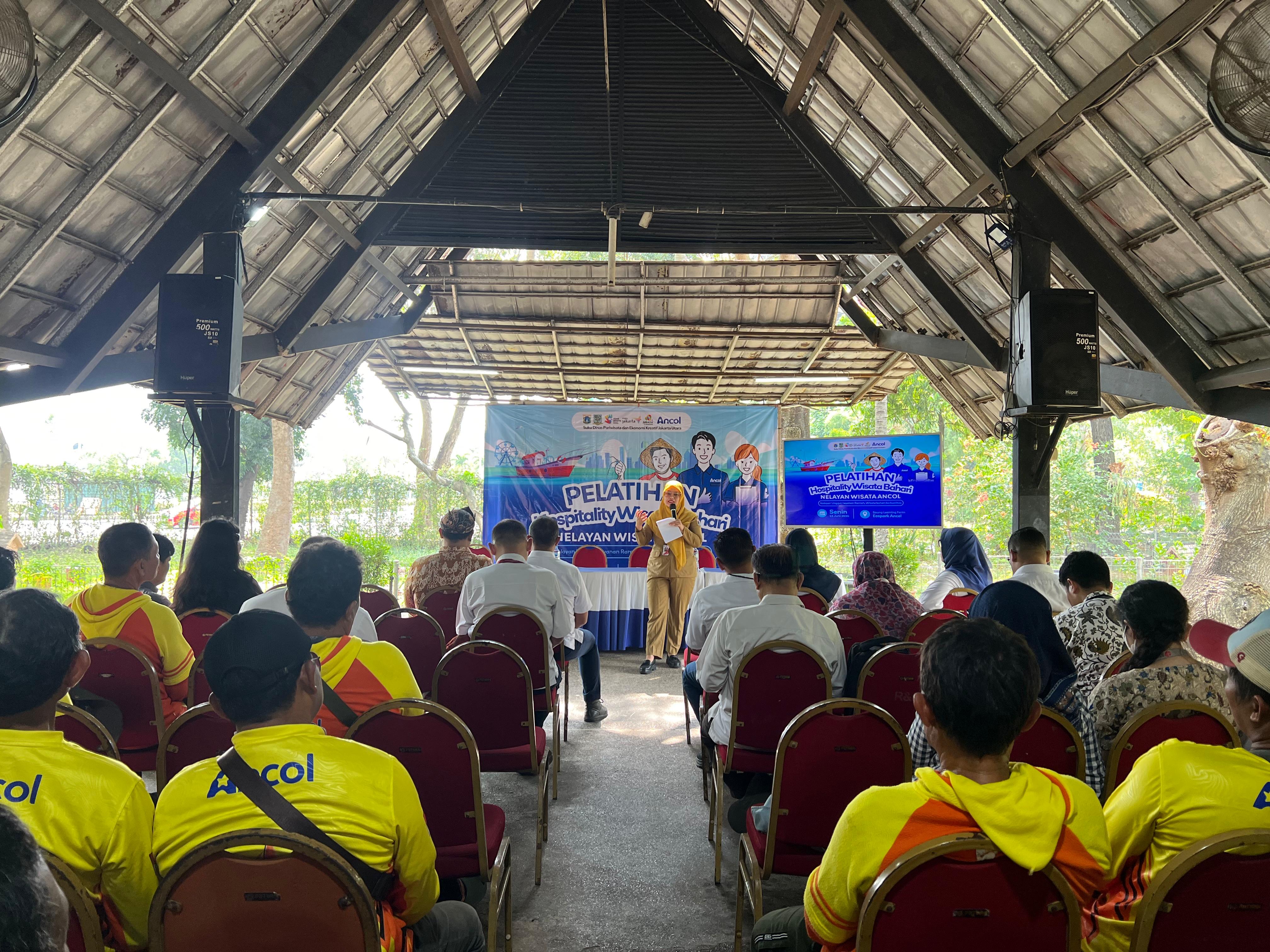Ancol memberikan Pelatihan Standar Pelayanan/Hospitality bagi Nelayan Wisata sebagai Komitmen Peningkatan Citra Destinasi Wisata.